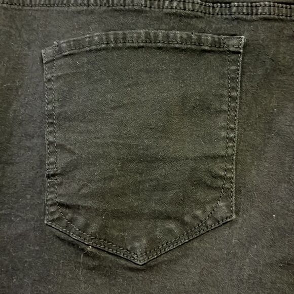 Kenneth Cole NY 5-Pocket Regular Fit “Today is Your Day” Black Jeans- 42” by 30” - Picture 7 of 16